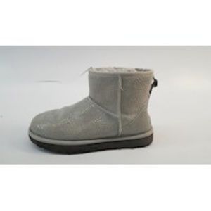 SOLD/  ugg boot make offer cross posted